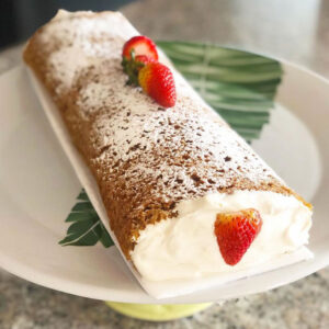 Brazo de reina vegano relleno de crema y fresas (8-10 porciones)