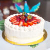 Pastel vegano de amapola con frutos rojos