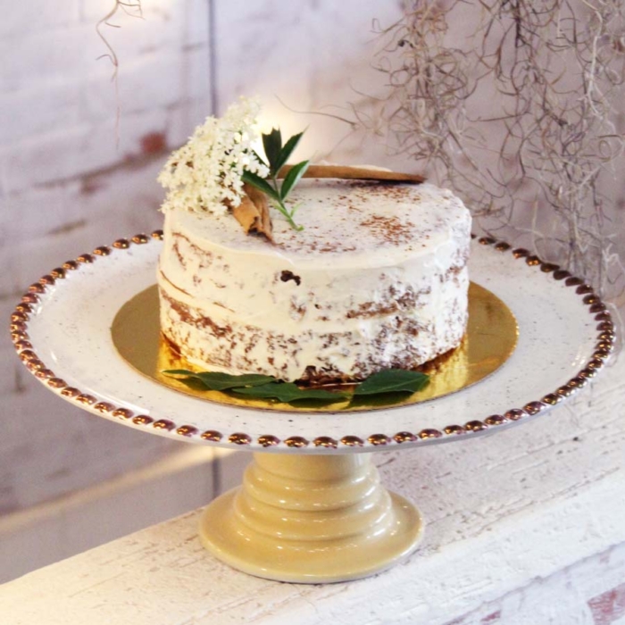 Pastel vegano de canela y manzana