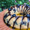 Bundt vegano de arándanos con chocolate